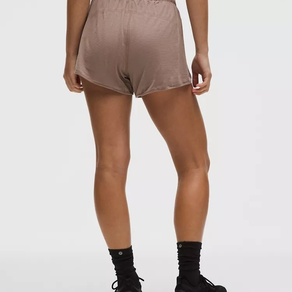 NWT Lululemon Swiftly Mid-Rise Short 3” – ASHEN ROSE - Picture 2 of 6